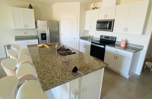 Halifax House | Spacious 4-bedroom house in nice Ormond Beach with a Lakeview.