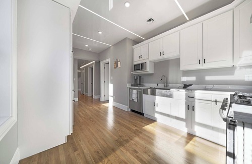 North Brookline Apartment | Spacious 4BR 2BTH Apt near NU