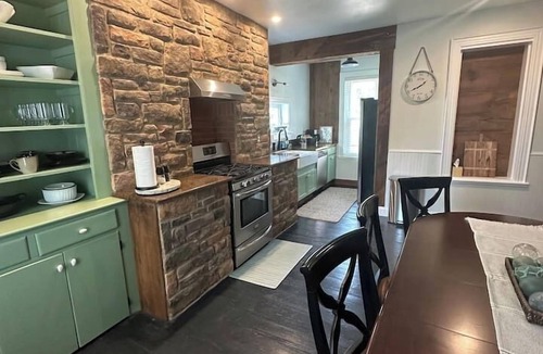 New Oxford House | Spacious 4BR Family Home in New Oxford Fire Pit Near Gettysburg