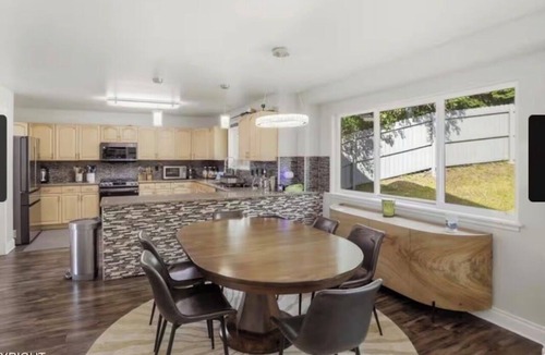 Rabbit Creek House | Spacious 5-Bedroom Anchorage Escape with Stunning Views