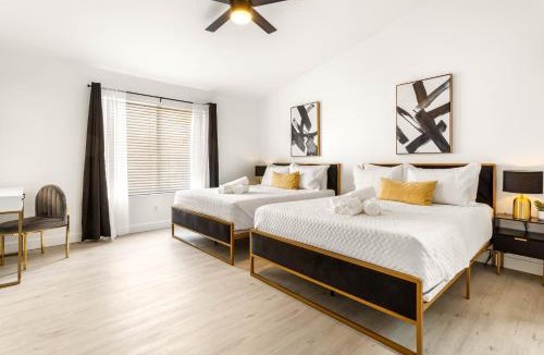 North Las Vegas House | Spacious 5 Bedroom House with Heated Pool and Jacuzzi
