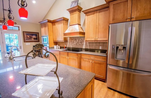 Sevierville House | Spacious 5-bedroom house in serene Sevierville with Pool and free WiFi