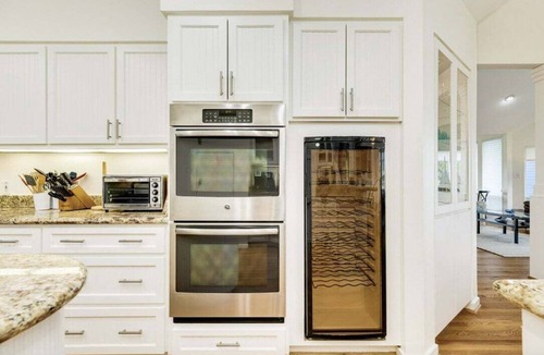 Galveston House | Spacious 5BR Private Heated Pool & Pool Table Just Walk to Beach