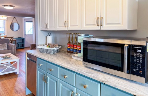 Salisbury Beach House | Spacious 6-bedroom house with WiFi, AC in charming Salisbury
