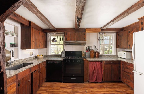 Ogunquit House | Spacious 7-bedroom house with WiFi, AC in enjoyable Ogunquit