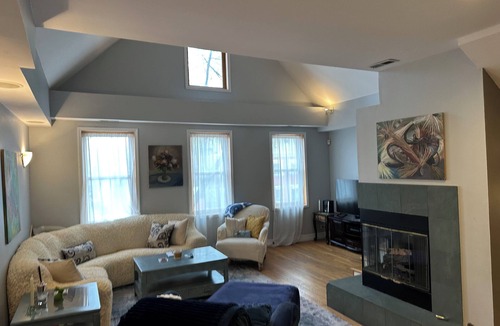 Wrightwood Neighbors House | Spacious 7-bedroom house in gorgeous Lincoln Park Chicago with AC