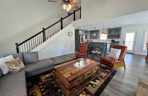 Murfreesboro Cabin | Spacious Cabin on Little Mo River! Game Room! Relax & Have Fun! 4 Bed, 4.5 Bath