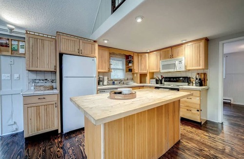 The Woods Cabin | Spacious Cabin with Fire Pit, Arcade Games, and Resort Access, the Perfect Base for Outdoor Adventures in Hedgesville, West Virginia