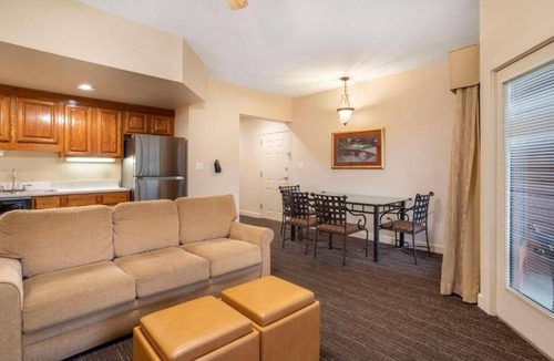 Pittman Center Hotel | Spacious Gatlinburg Suite w/Balcony – Relax Amid Nature & Scenic Views