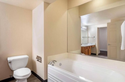 Pittman Center Hotel | Spacious Gatlinburg Suite w/Balcony – Relax Amid Nature & Scenic Views