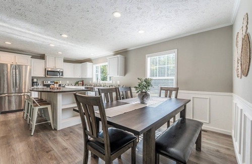 Wallingford House | Spacious Lodge w/Fire Pit & Hot Tub