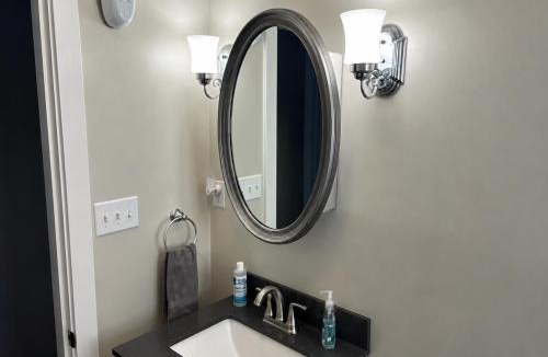 Milford House | Spacious Loft - 2 Queen Beds - Fast Wifi - Smart Tv
