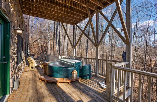 Ashe County Cabin | Spacious Log Cabin Near Hiking Trails