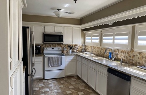 Nassau Bay House | Spacious Split-Unit Home in Nassau Bay, Texas