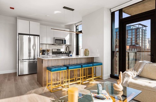 West Loop Apartment | Spacious West Loop Retreat for Business Groups