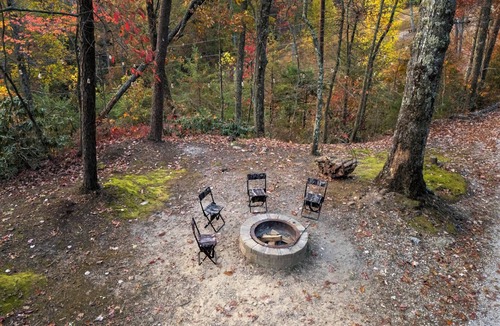 Stanton Cabin | Spectacular Cabin-40 Acres, Hot Tub, 3 Sided Porch, Rec Room-RRG & Nat. Bridge
