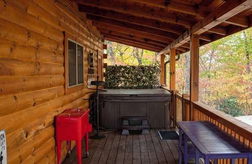 Stanton Cabin | Spectacular Cabin-40 Acres, Hot Tub, 3 Sided Porch, Rec Room-RRG & Nat. Bridge