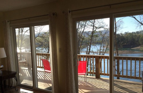Maynardville House | Spend your vacation on beautiful Norris Lake, TN. Lakefront With Private Dock.