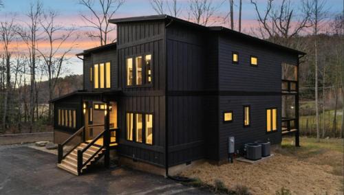 Pittman Center Ski Chalet | Splash Mountain Lodge, Huge Cabin, Indoor Pool, Games, Hot Tub, Theater Room!