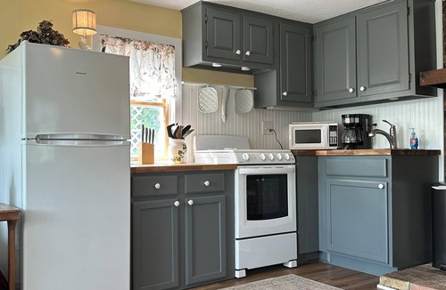 Fishers Hill House | Springhouse Cottage at 200-Acre Shenandoah River Retreat Mountain & River Views