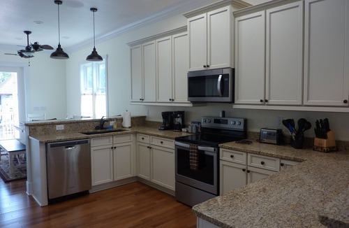 Steinhatchee House | Stargazer - Steinhatchee Landings, Sleeps 10 Cottage is directly behind the pool