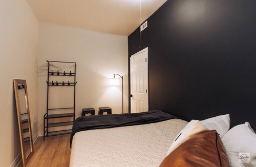 Pulaski Park Hostel | STAY
