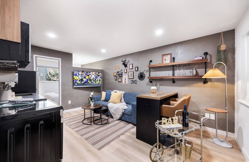 North Queen Anne Apartment | STAYOO SUITES-Seattle Secret Garden