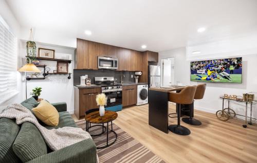 North Queen Anne Apartment | STAYOO SUITES - Seattle Secret Garden