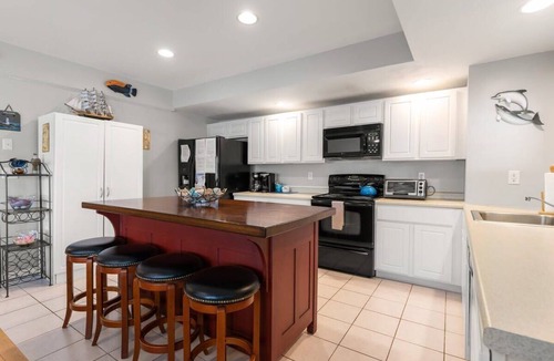 Hampton Condo | Steps from Beach | Pool | Parking | Large Deck