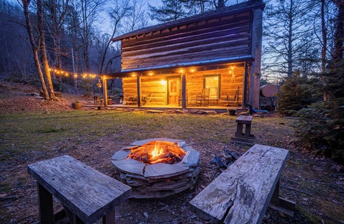 Banner Elk Cabin | Steps to Elk River! Cozy Cabin w/Hot Tub & Bunk Room