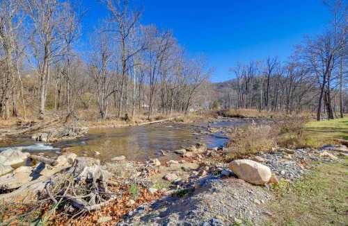 Damascus House | Steps to Virginia Creeper Trail: Creekside Retreat