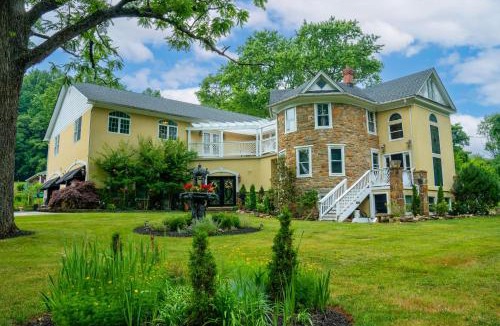 Lovettsville Bed & Breakfast | Stone Manor Boutique Inn