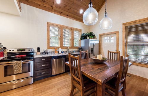 Fleetwood Cottage | Stone's Throw Bungalow | Loved by Couples & Families | Water Access