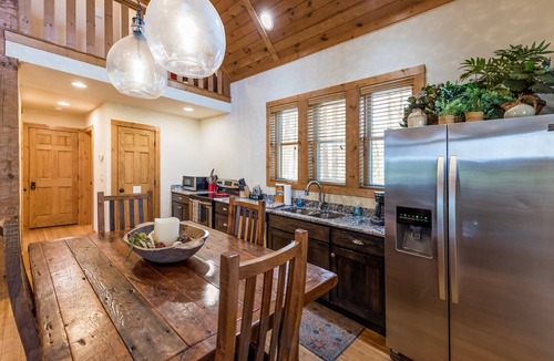 Fleetwood Cottage | Stone's Throw Bungalow | Loved by Couples & Families | Water Access