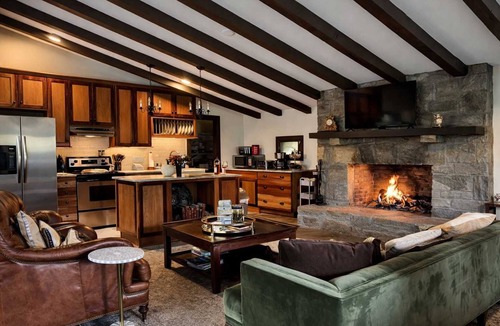Tynecastle House | Storybook 3-Cottage Mountain Getaway