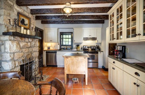 Tynecastle House | Storybook 3-Cottage Mountain Getaway