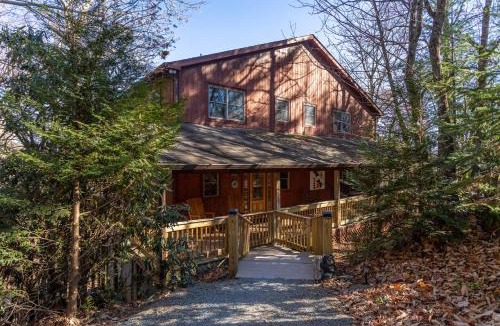 Apple Ridge House | Stress ReLeaf - Blowing Rock Cabin with great view hot tub pool table