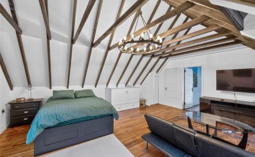 Smithtown Apartment | Studio Apartment