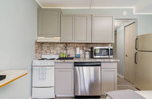 Fort Sanders Apartment | Studio South (On UT Campus & Free Parking)