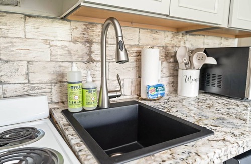 Fort Sanders Apartment | Studio South (On UT Campus & Free Parking)
