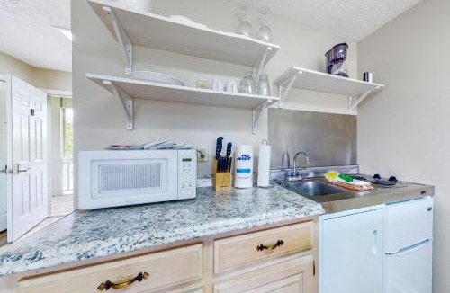 Baneberry House | Studio W Quiet View Patio Gym Games Dog Friendly