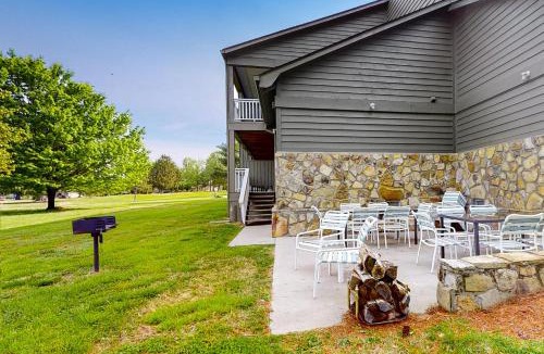 Baneberry House | Studio W Quiet View Patio Gym Games Dog Friendly