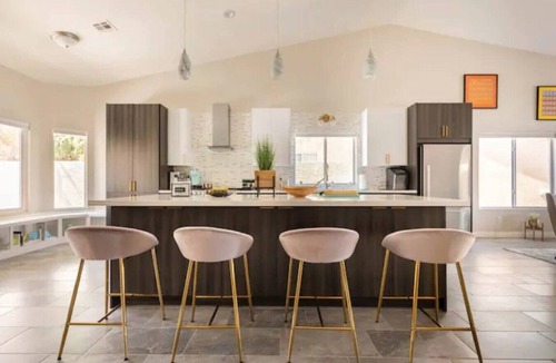 Spring Valley House | Stunning 3 bdrm King w/Pool 10 min to Red Rock!