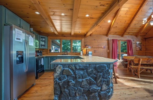 Lake Lure Cabin | Stunning, huge 5 bdrm log home- Canoe/firepi!t/pet