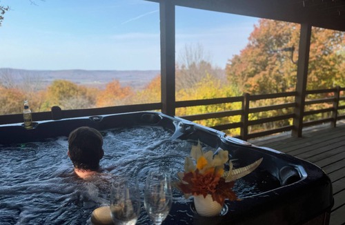 Old Timberline House | Stunning View, Hot Tub, Firepit, Walk to Dolly S,Pet, EV Charger, Secluded