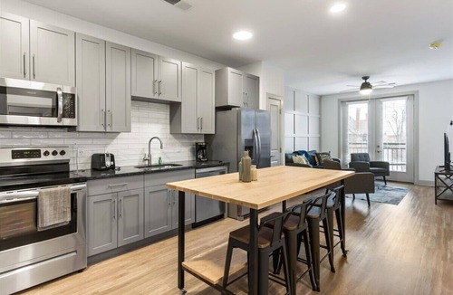 East Walnut HIlls Apartment | Stylish apartments near shops and entertainment