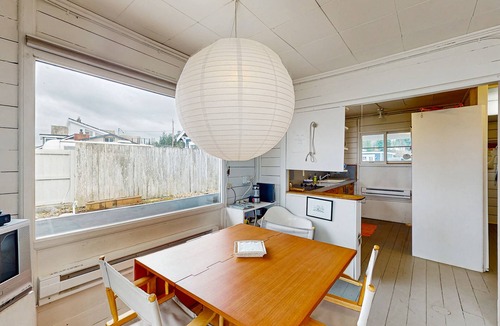Rollingbay House | Stylish & historic seaside cottage with easy beach access & amazing views