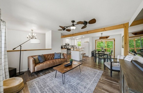 Cedar Bluff House | Stylish Knoxville Retreat w/Media Room & Patio