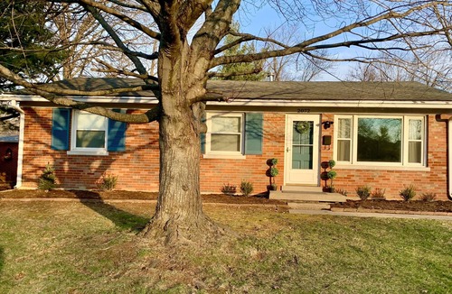 Lexington House | Stylish Mid-Century Modern Home 5 minutes to downtown