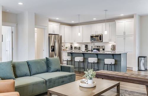 Fairview House | Stylish & Modern Home 15 mins to DT AVL-Games, Grill, 2 Porches, Stocked Kitchen